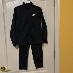 Nike Unisex outfit size small